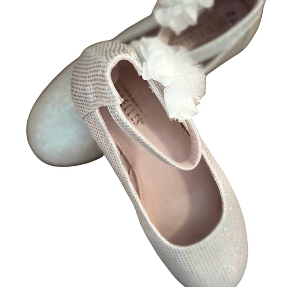 Little Girls Size12 White Sandals with Sparkles Shine and Floral embellishments! - Picture 4 of 6